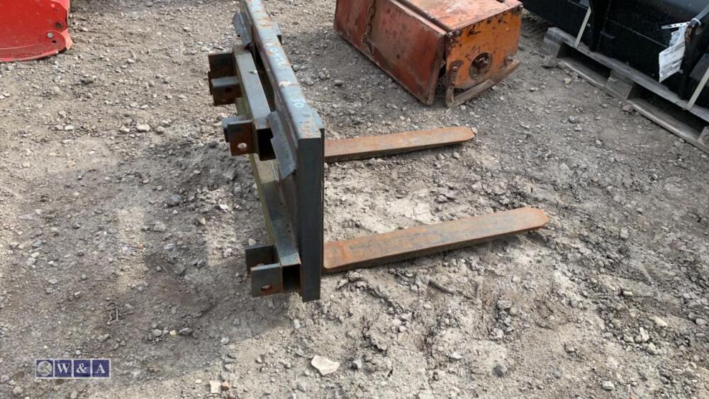 Tractor forks (to suit QUICKE loader) Day 1 Carlton LIVE SALE