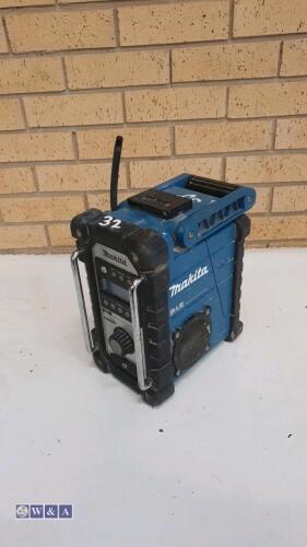 MAKITA BMR104 DAB cordless radio