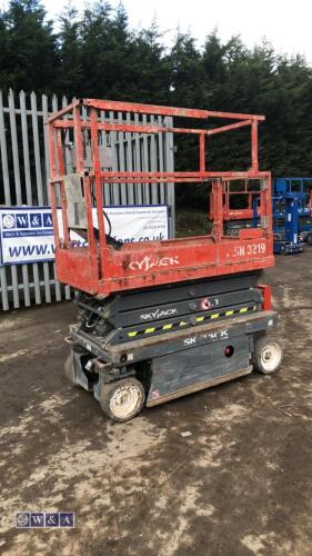 SKYJACK SJ3219 battery driven scissor lift