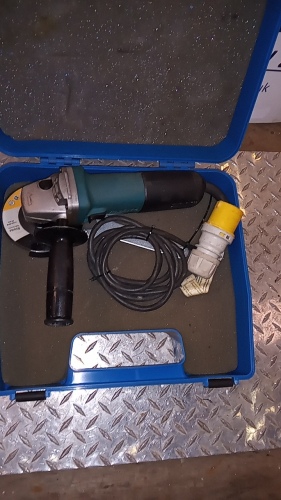 MAKITA 110v angle grinder c/w blue case