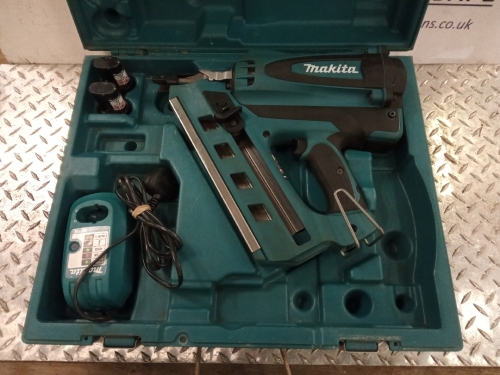 MAKITA GN900 cordless nailer c/w case