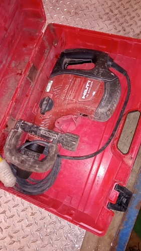 HILTI TE500 110v breaker c/w case (2425)