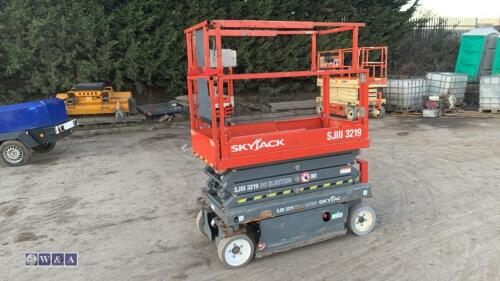 2013 SKYJACK SJ3219 battery driven scissor lift (s/n 22051412)