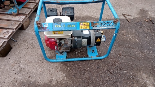 PRAMAC E3200 petrol dual volt generator