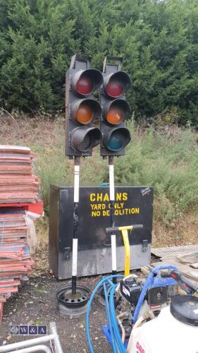 2 x traffic light heads & stands