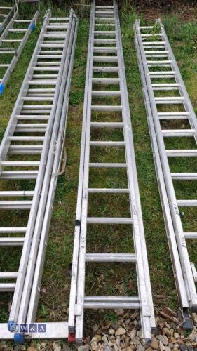 Aluminium double extendable ladder