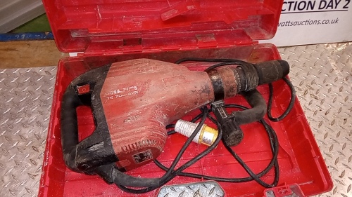 HILTI TE700 AVR 110v breaker c/w case