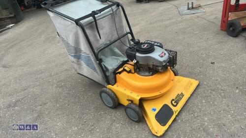 GARDEN MASTER wheeled vacuum