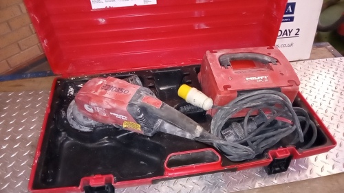 HILTI DG150 c/w DPC 20 dustless grinder c/w case