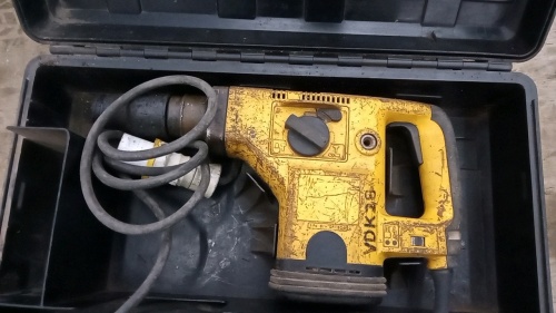 DEWALT 110v breaker c/w case