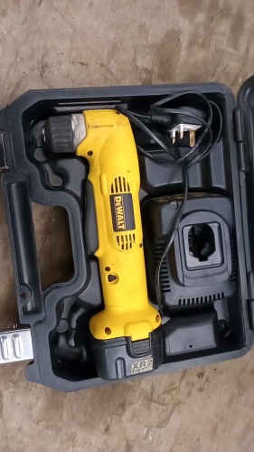 DEWALT 18'' cordless angle head drill c/w case