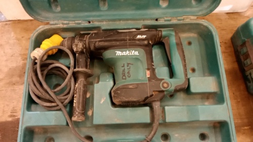 MAKITA HR3210C 110v drill c/w case