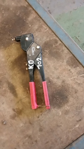 Rivet gun