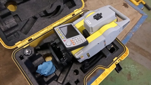 GEOMAX ACCESSS laser level c/w case