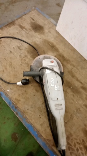 POWER PERFORMANCE 9'' 240v angle grinder