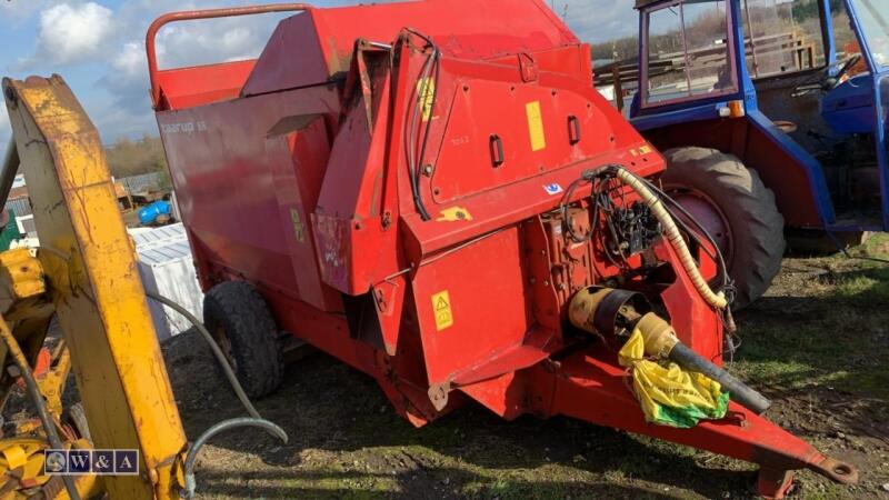 TAARUP 856 trailed straw chopper