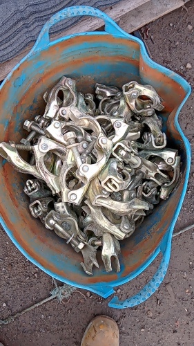 Bucket of scaffold clips