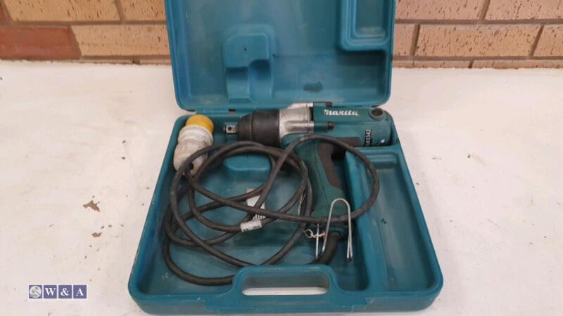 MAKITA TWO250 110v impact wrench c/w case