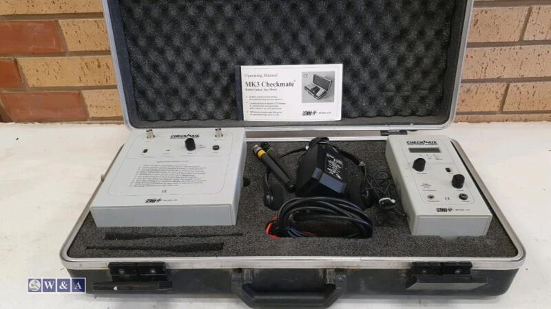 CHECKMATE radio test meter c/w case