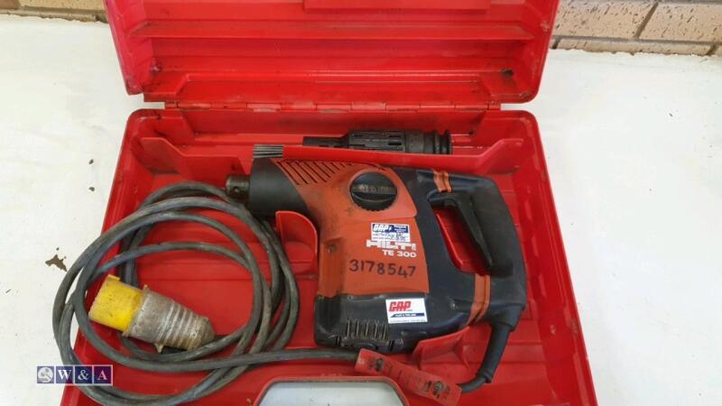 HILTI TE300 110v rotary hammer drill c/w case