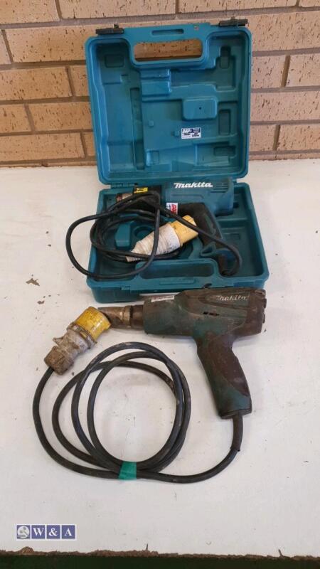 2 x MAKITA 110v heat guns c/w case