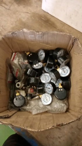 Box of pneumatic pressure gauges & fittings