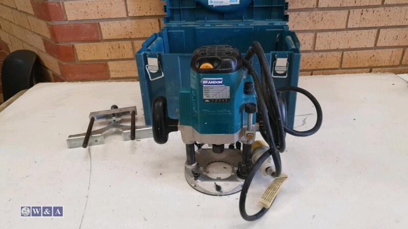 MAKITA 3612C 110v router c/w case & accessories