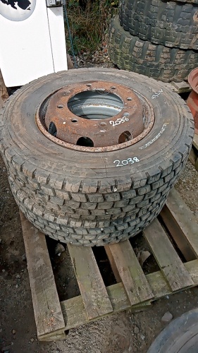 2 x 235 75 wheels & tyres (LV)