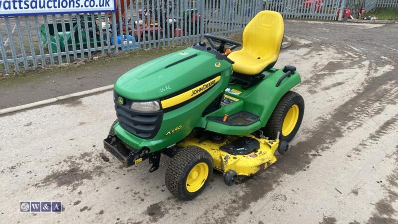 2013 JOHN DEERE X540 48'' petrol hydrostatic ride on mower (s/n 090133)