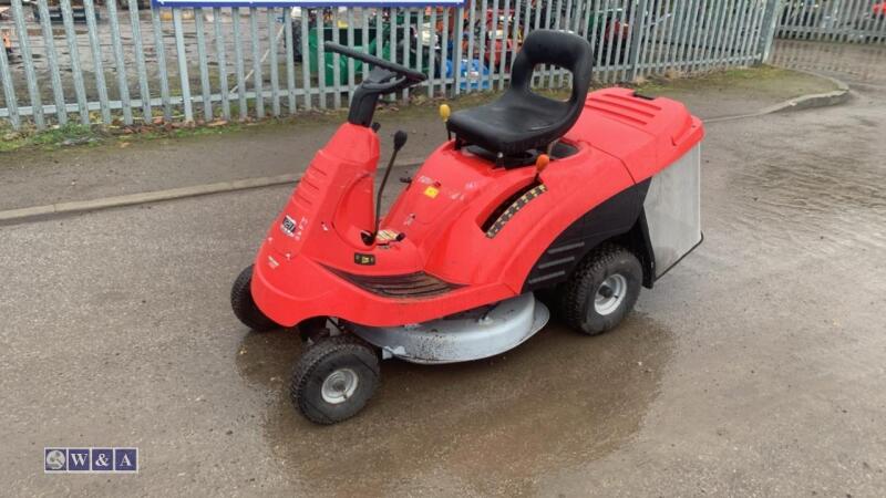 HONDA 1211 ride on mower c/w 11hp Honda engine electric start, Hydrostatic transmission, 28'' cut deck c/w rear collector