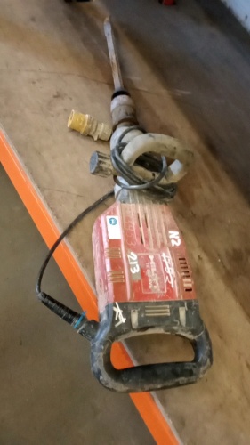 HILTI 905-AVR breaker