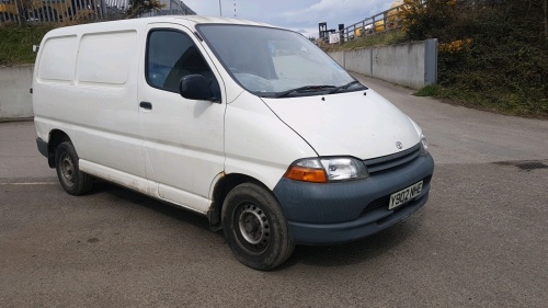 2001 TOYOTA HIACE diesel van (Y902 NHE) (MoT 27th July 2021)(White) (V5 & MoT in office)