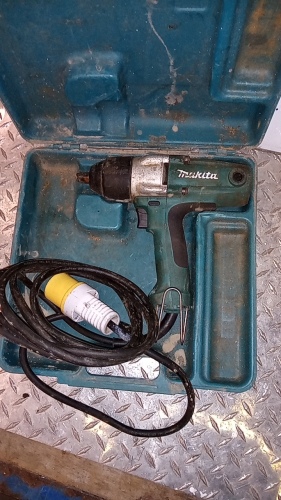 MAKITA TW0250 110v impact wrench c/w case