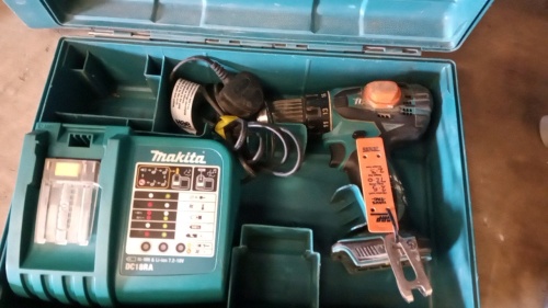 MAKITA 18v cordless drill c/w case