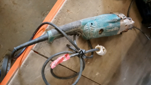 MAKITA 110v 9'' angle grinder