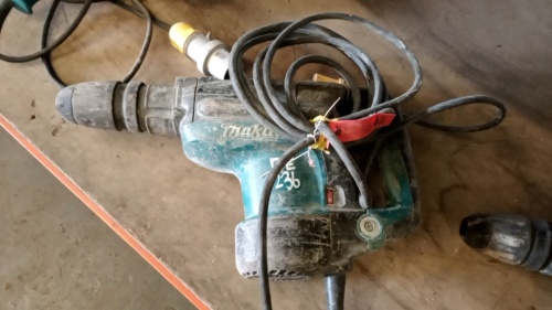 MAKITA HR4011 110v breaker drill