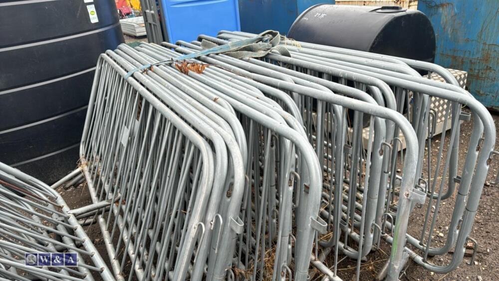 Approximately 24 x metal crowd barrier railings | Day 3 Carlton Timed ...