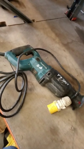 MAKITA 110v reciprocating saw