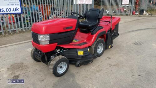 2019 WESTWOOD F225-4WD hydrostatic cut & collect ride on mower c/w 2 x snow blades & snow blade mounting frame (s/n A0370628)