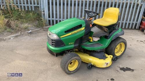 2010 JOHN DEERE X140 lawn tractor c/w 48'' side discharge cutting deck & mulch kit (s/n 401438)