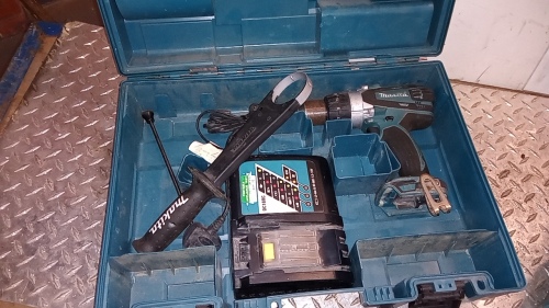 MAKITA 18v hammer drill c/w case