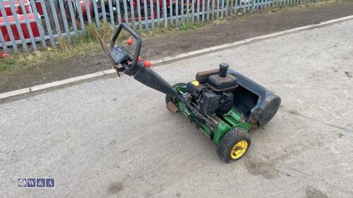 JOHN DEERE 220 greens mower c/w collection box (s/n 020617)