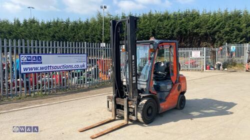 2019 TOYOTA 8FG25F 2.5t gas driven forklift truck with triple mast, weather-shield cab & side-shift