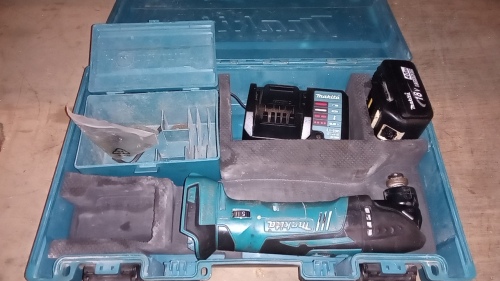 MAKITA BTM50 cordless multi tool c/w battery, charger & case