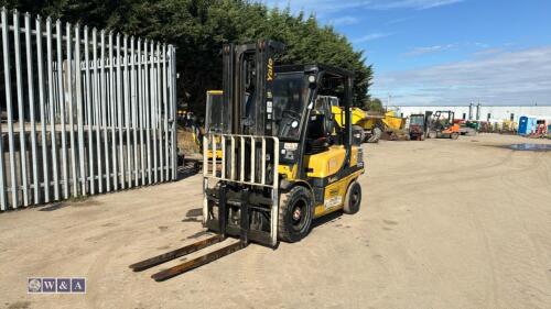 2013 YALE GDP35 3.5t diesel driven forklift truck (s/n B24818L) with triple mast & side-shift