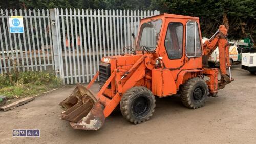 KUBOTA backhoe loader with 3 x buckets