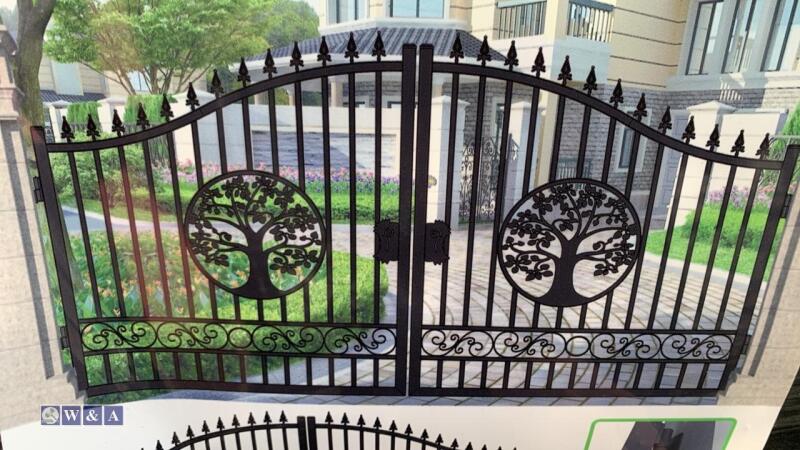 Pair of entrance gate with tree design (suit 14ft entrance)