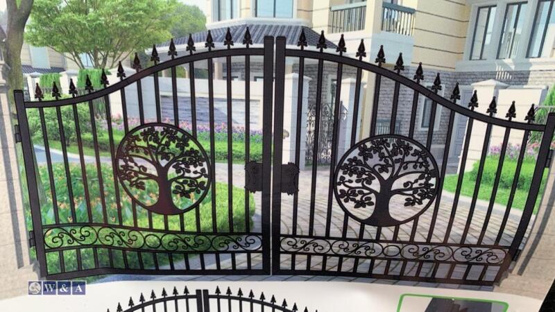 Pair of entrance gate with tree design (suit 14ft entrance)