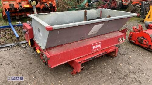 TORO hydraulic de-mount top dresser c/w jack legs