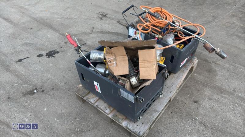 Pallet of 110v worklights, cabinet heaters & pepper pot warmers